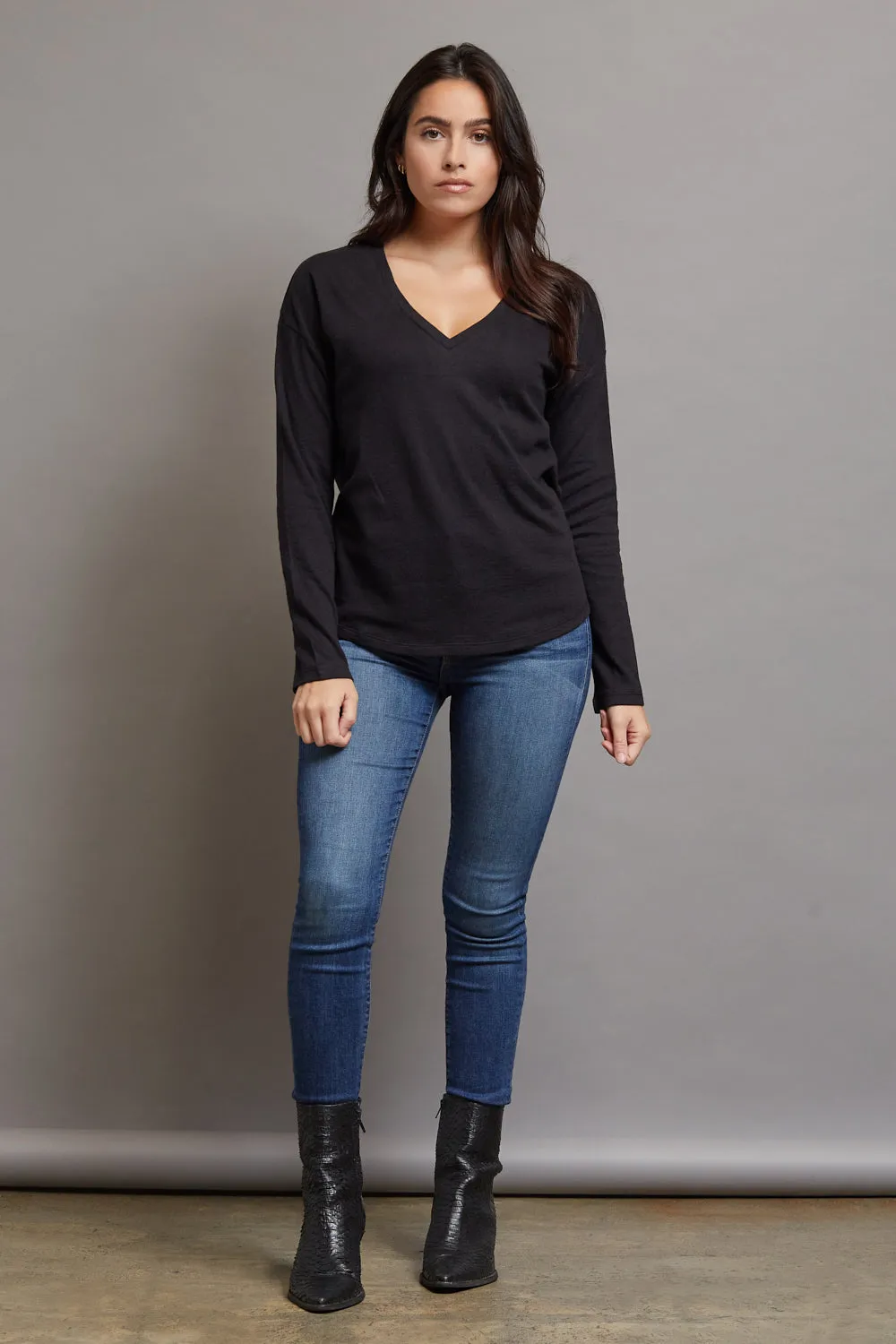 Majestic Long Sleeve Cotton/Cashmere V-Neck in Black